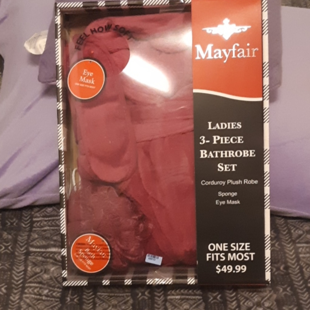 NWT Mayfair Corduroy robe set!! Perfect for that s